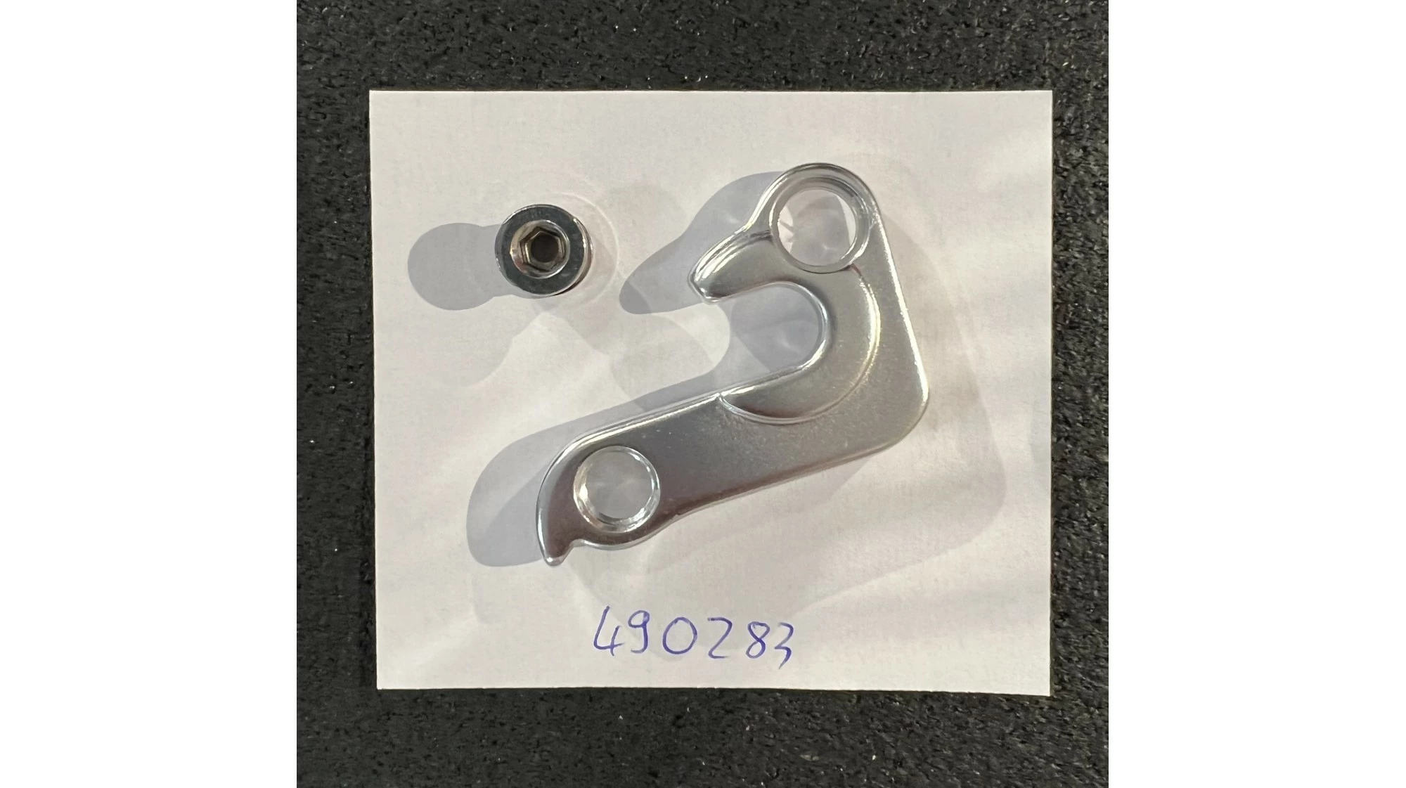 PATTE DE DERAILLEUR 1T GIANT 3 PATTE DE DERAILLEUR 1T GIANT